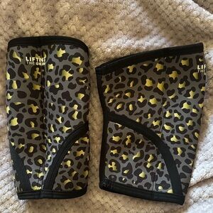 Leopard Print knee Sleeves